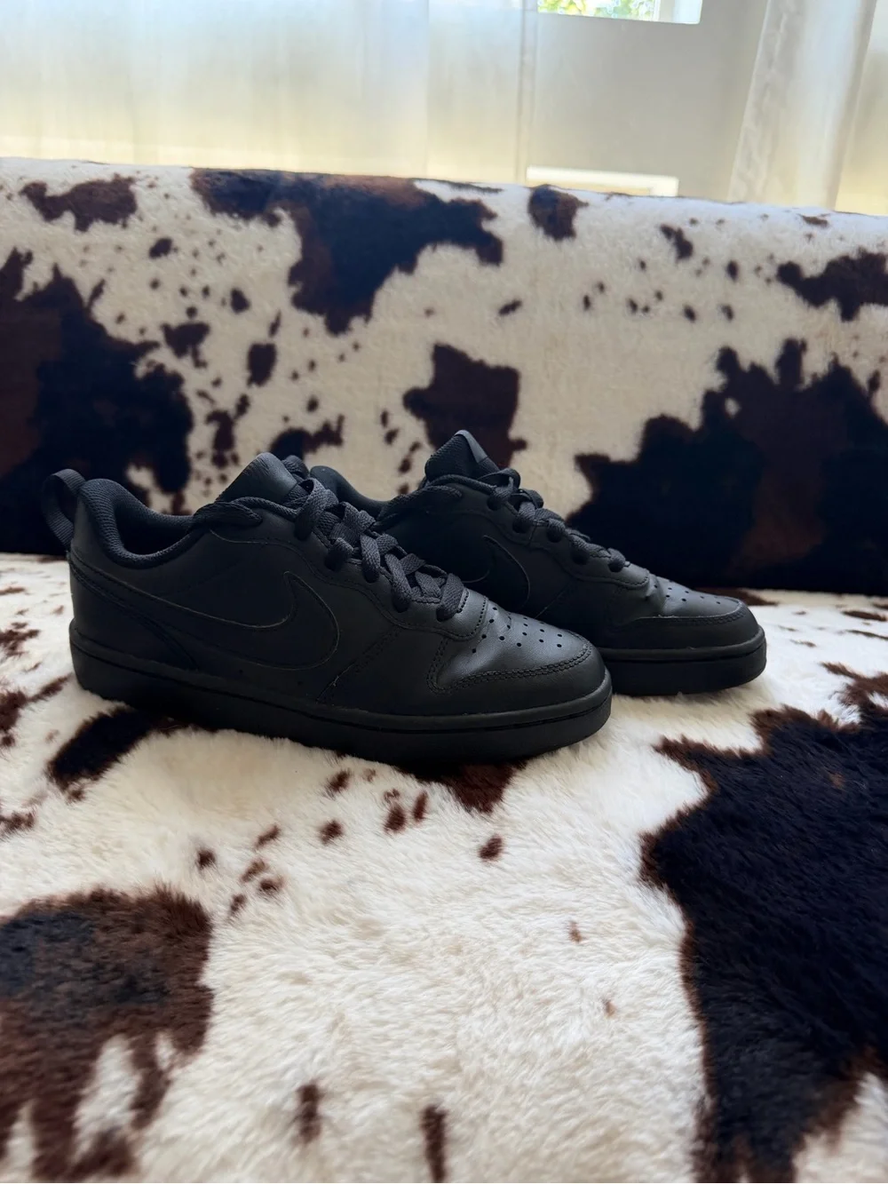 NIKE - ALL BLACK